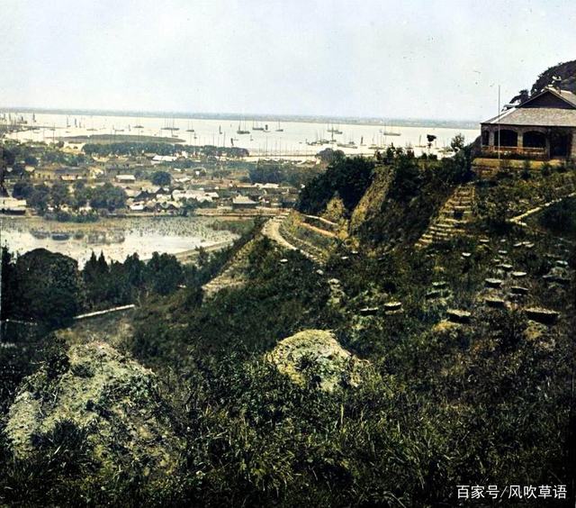 山亭俯瞰长江