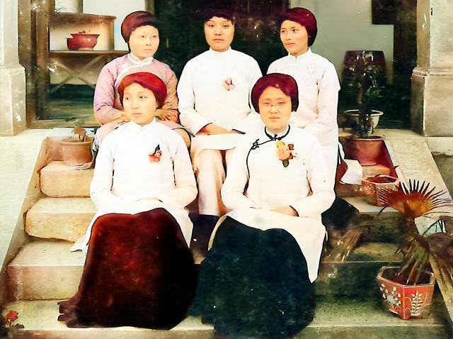 女校的年轻老师们