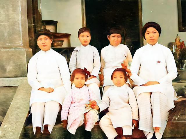 幼稚园师生合影