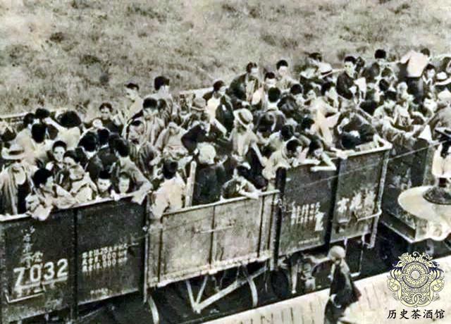 1937年镇江百姓乘火车逃离