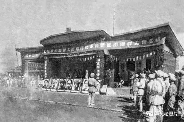 1949年10月1日镇江市体育场军民集会