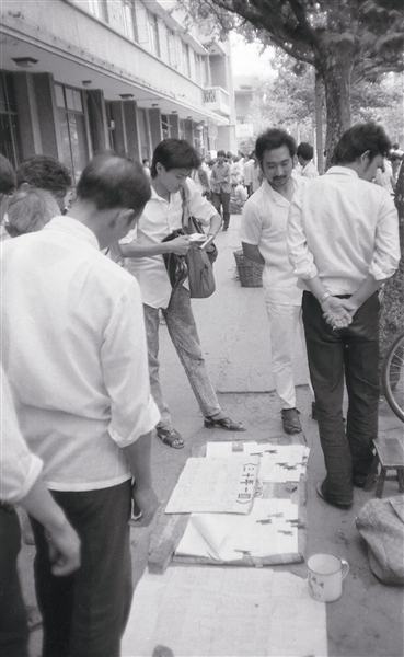 1980年代五条街到大市口沿路古旧字画书摊