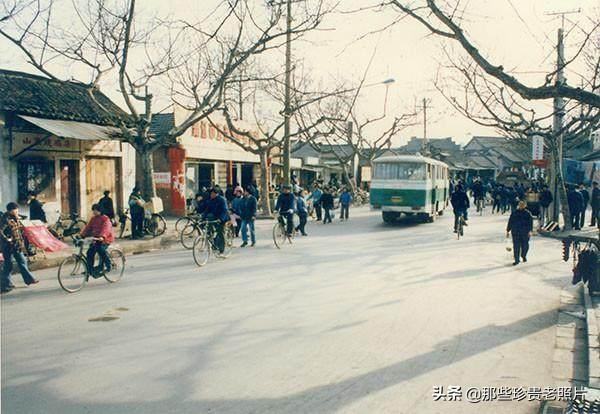 80年代五条街菜场段街景