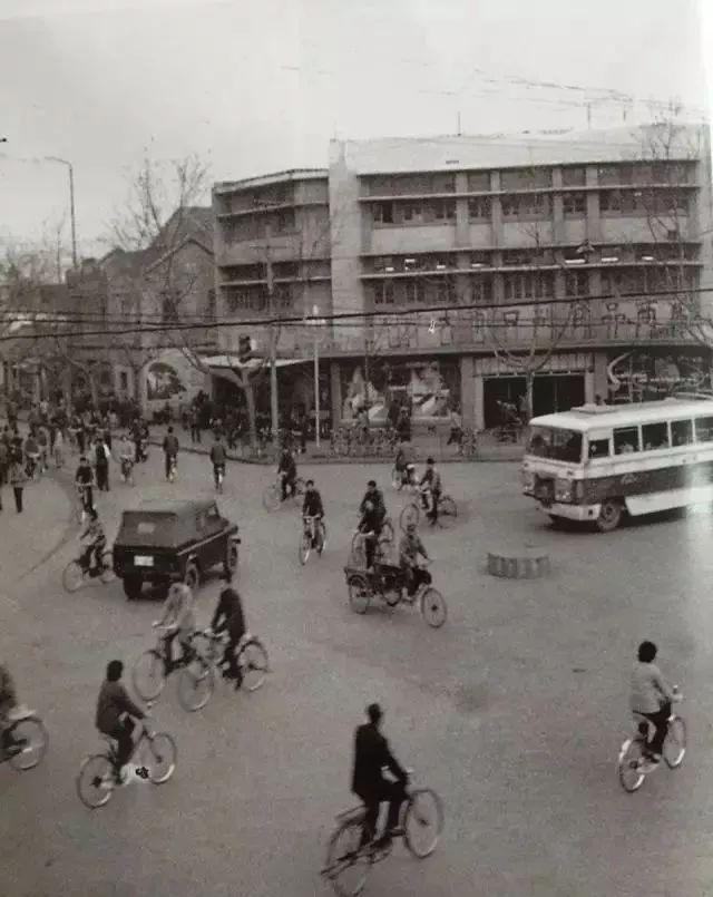 1982年节日里的大市口京江饭店