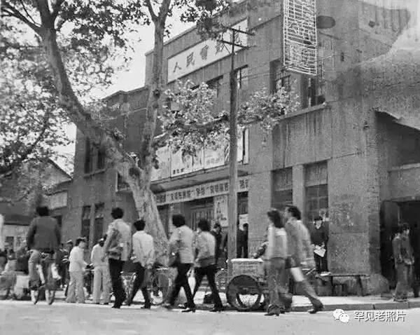 1984年镇江中山路南侧人民电影院