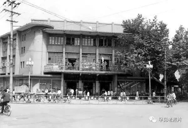 1986年9月镇江中山路第二百货商店