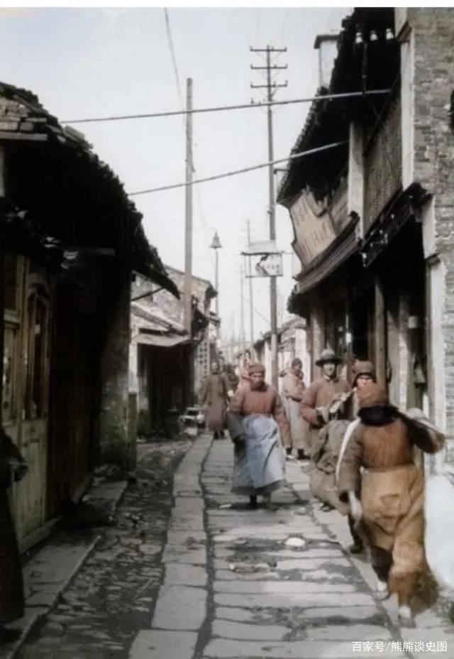 拓宽前的南门大街南段石板路旧貌
