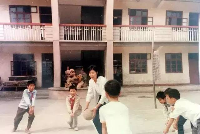 90年代南门小学教学楼走廊