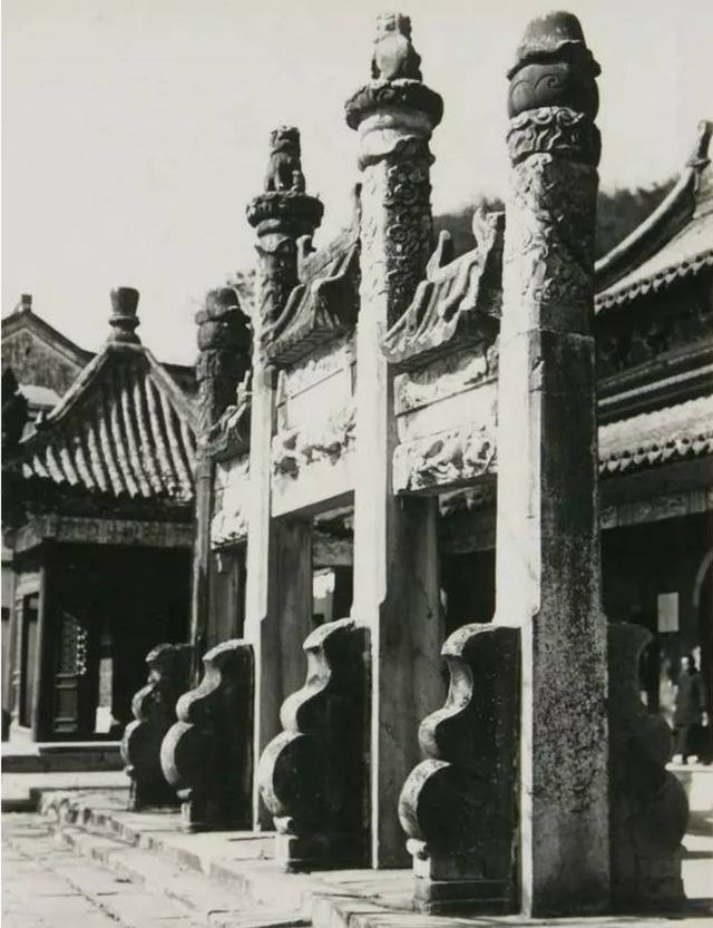 1930年，焦山定慧寺的门坊，…