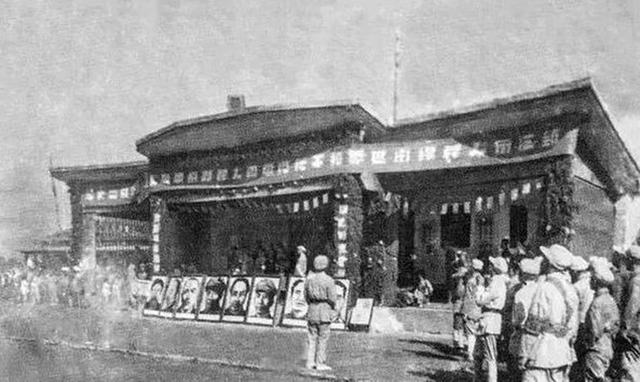 1949年10月1日，镇江市体…