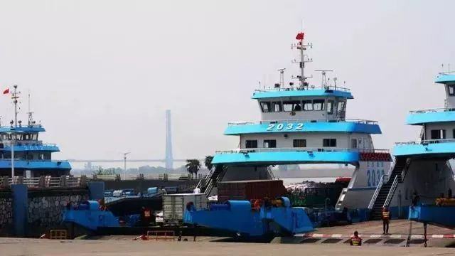 两岸风景在变，轮渡不变
