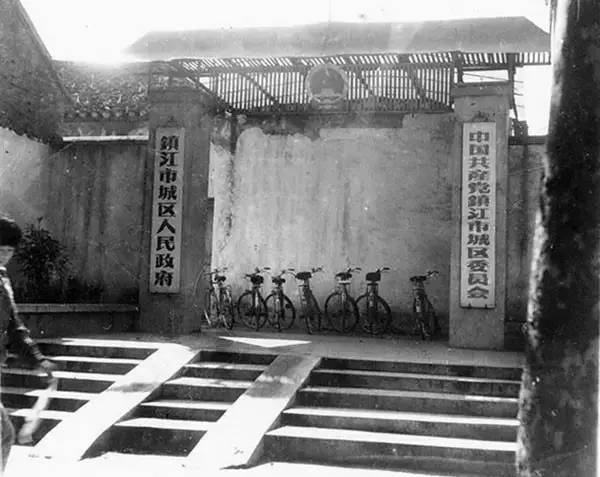 最早没有友谊华侨商店的时候 只…