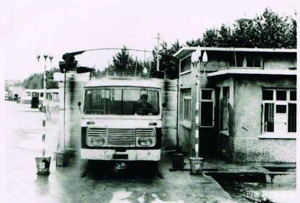 1979年镇江公交公司 从 上…