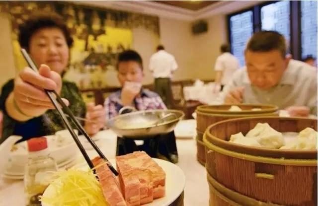 无论走到哪里 镇江人心中保留着…