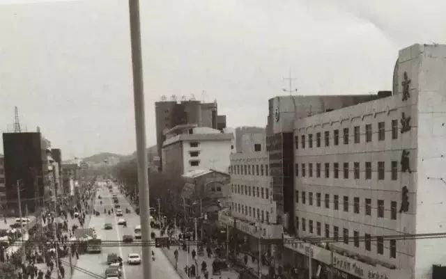 1991年拓宽后的解放路南段