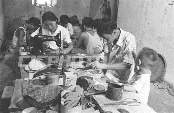 丹徒县辛丰乡皮鞋制造个体户。 1984年
