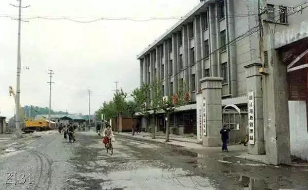 20世纪80年代， 镇江长江路…