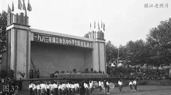 20世纪80年代， 镇江体育场…