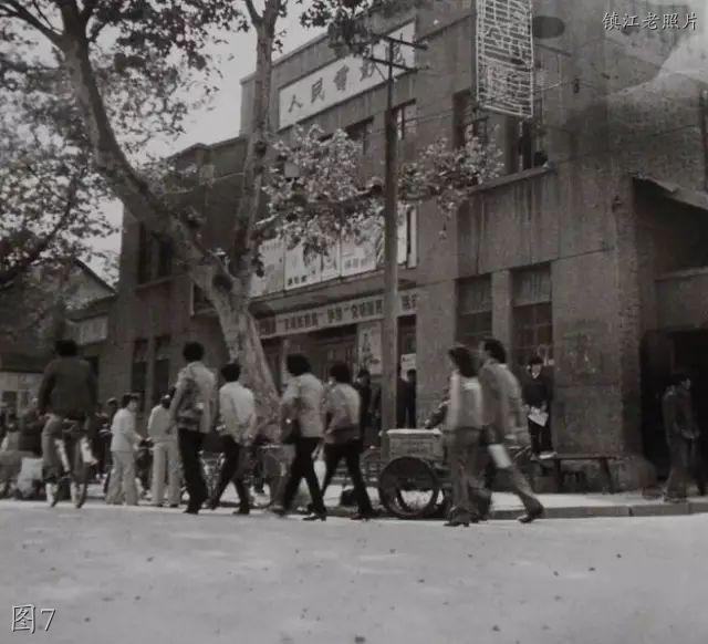 那个时候去人民电影院看一场电影…